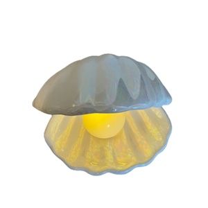 Pearl/Clam Lamp